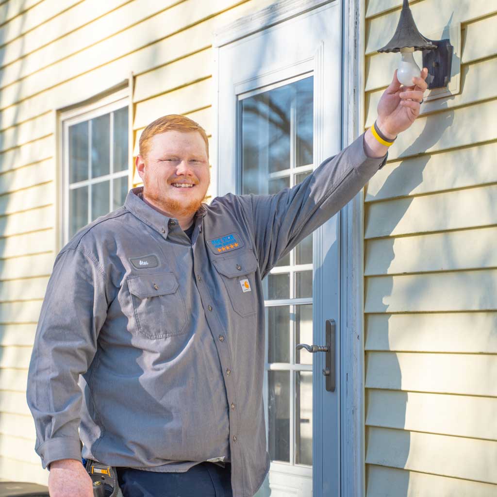 Outdoor Lighting | Five Star Home Services_outdoor_lighting tech with outdoor light